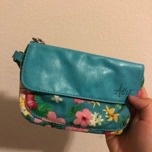 Aero wristlet